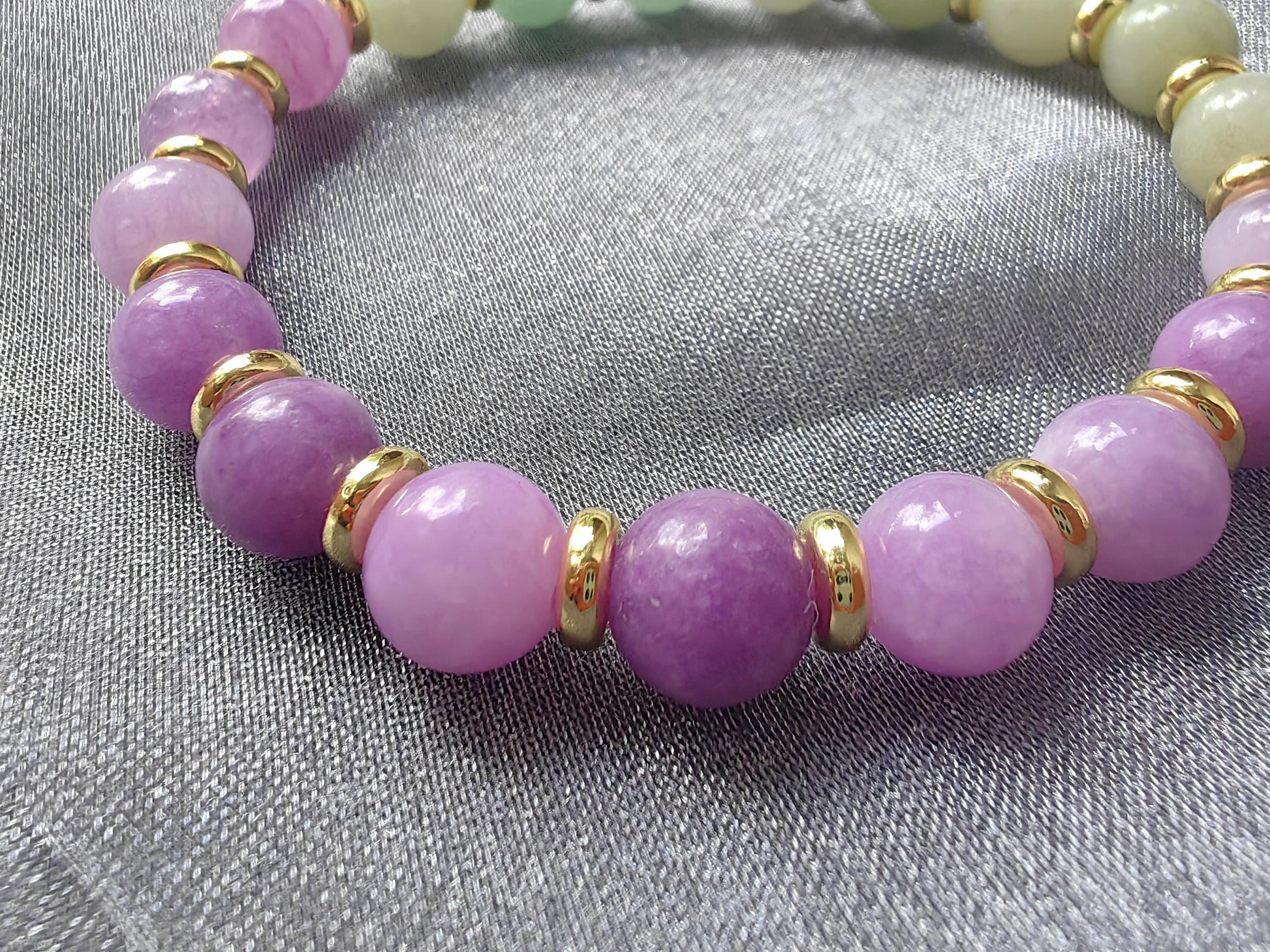 Jadeite Malaysia Natural Stones Bracelet with Golden Colored Parts
